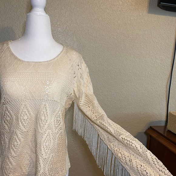 Gimmicks Cream Crochet w/ Tassel Top - Picture 3 of 14